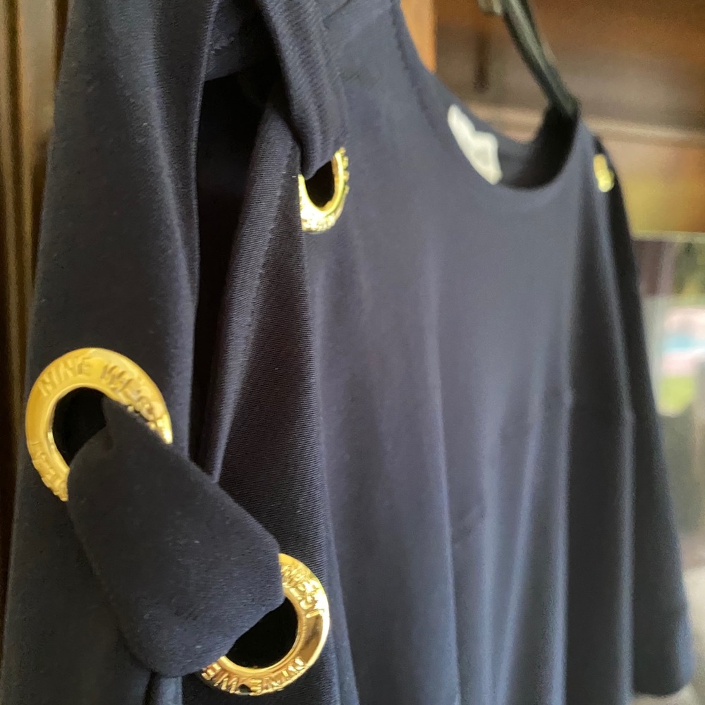 Nine West. Dress from the ground up. Womens Med Navy top